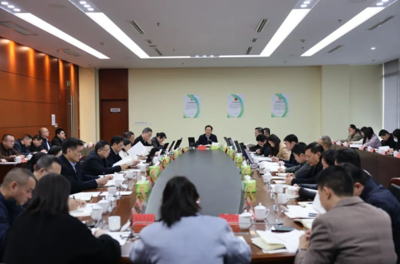 市经信局市新经济委召开党组会，传达学习习近平总书记近期重要讲话精神和全市两会精神，研究部署贯彻落实工作