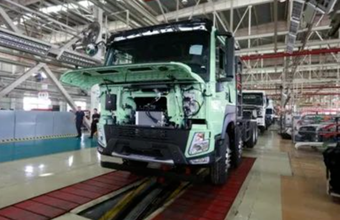 绿色动能释放！成都新能源汽车、光伏电池产量上半年实现两位数增长