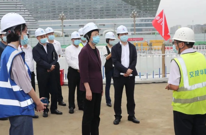 施小琳等市领导调研企业和重大项目复工复产情况，要求全力以赴拼经济、搞建设，千方百计确保全市经济运行在合理区间