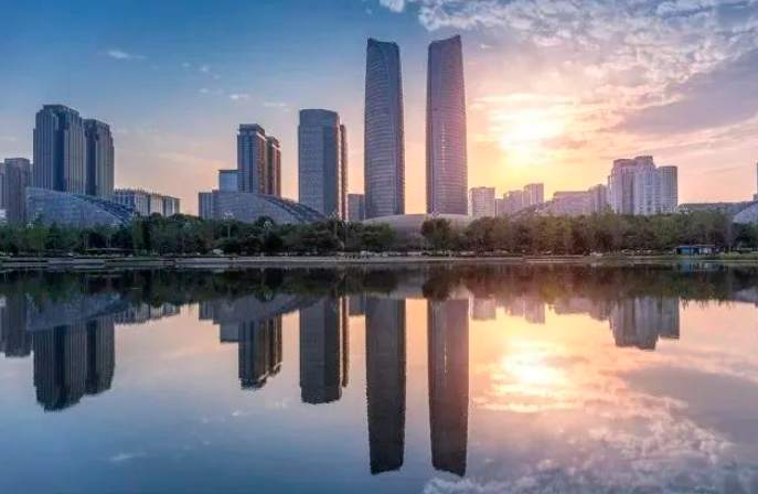 全市经济运行分析暨项目投资工作专题会召开，要求奋战四季度、冲刺一百天，全力跑出经济高质稳定增长加速度
